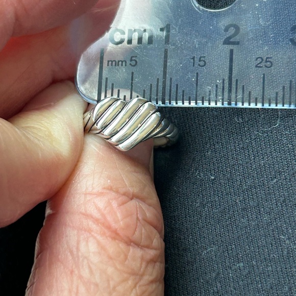 David Yurman Sculpted Cable Heart Pinky Ring - Silver,
Size 2.5 - Picture 7 of 8